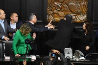 “Un madrazo en seco directo al hocico”: Circula corrido del pleito entre ‘Alito’ y Noroña