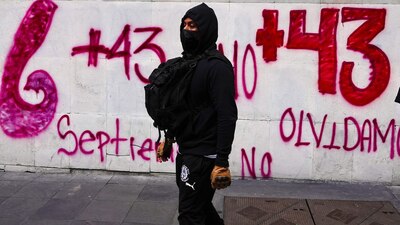 Zerón de Lucio aprovechó y se presentó como un personaje sin mayor poder, obediente y sumiso