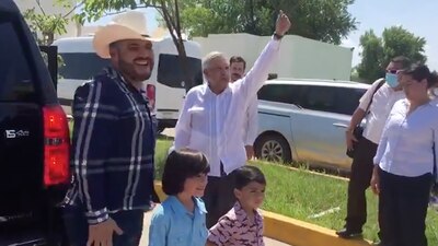 El cantante se encontró al presidente y aprovechó para pedirle una foto