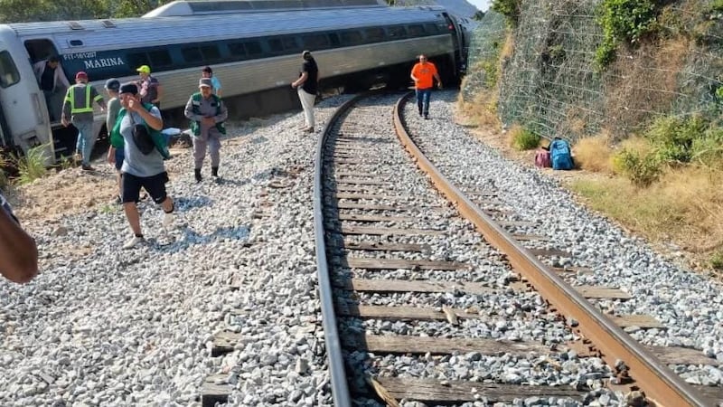 Descarrila tren del Corredor Interoceánico en Oaxaca, con 241 pasajeros