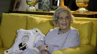 La escritoria conoció a AMLO cuando éste enfrentó el desafuero hace 12 años