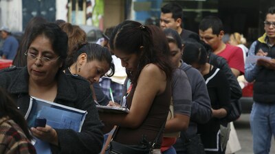 Las mujeres mexicanas ganan menos que los hombres por el mismo trabajo, afirma el Foro Económico Mundial