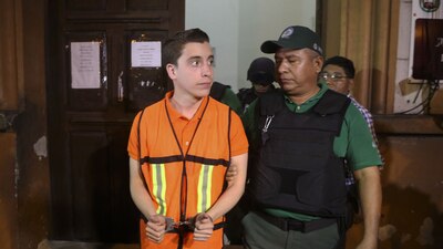 Cruz Alonso, junto con dos amigos, es acusado por la violación de una menor