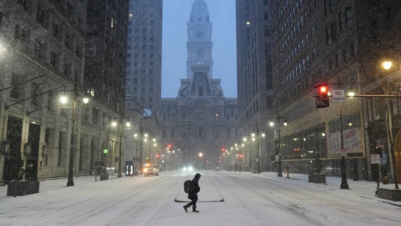 Tormenta Invernal corta luz a un millón de casas en EU; alertan acumulación catastrófica de hielo