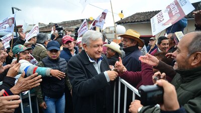 El precandidato de Morena está en gira en Veracruz