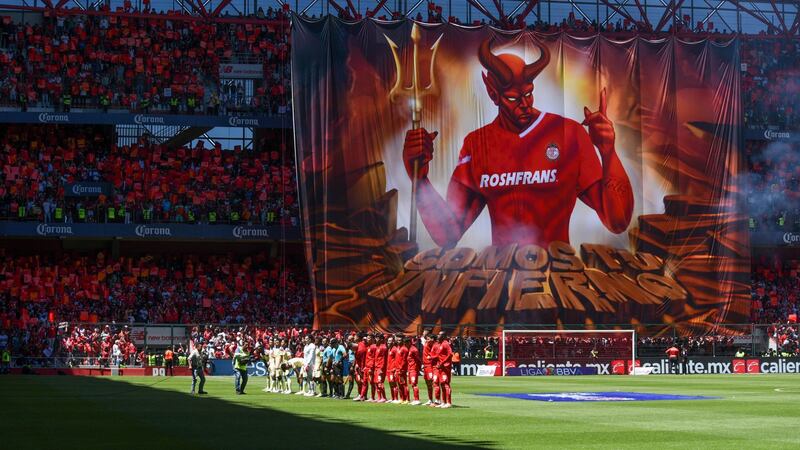 Hombre amenaza a aficionado con “echarle a la ‘Familia Michoacana’” en el Estadio Nemesio Diez