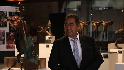 Es simpatizante de la iglesia de la Luz del Mundo, su líder es acusado de pederastia y trata