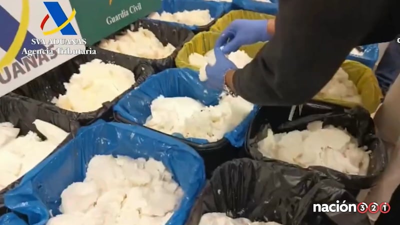 Aseguran en Madrid 625 kilos de metanfetamina; venían en botes de aceite de coco, desde México