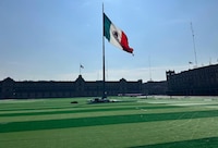 Zócalo de CDMX se convertirá en cancha de futbol para romper Récord de la clase más grande del mundo