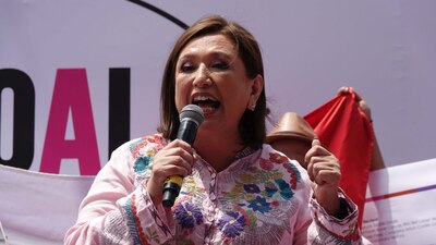 Se desmarcó del PRI, PAN y PRD, a los que abanderó en campaña