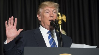 Donald Trump dijo que su decisión de vetar a inmigrantes no tiene mayor ciencia: proteger a EU
