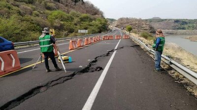La autoridades confirmaron la aparición de una grieta de más de 150 metros de longitud