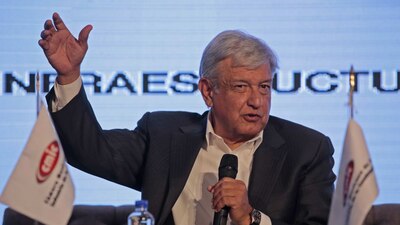 AMLO aseguró este jueves que interpondrá amparos contra contratos del NAICM