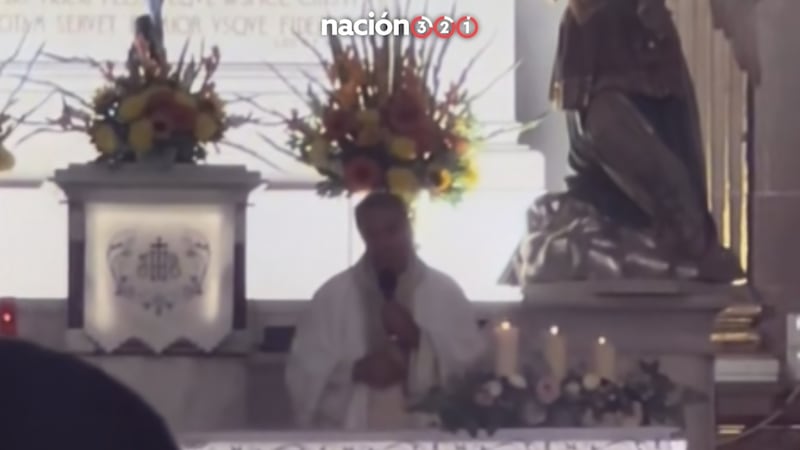 VIDEO: Sacerdote sorprende con sermón donde cuestiona a los ‘migajeros’