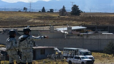 También encontraron paquetes de droga, al parecer fentanilo y cocaína