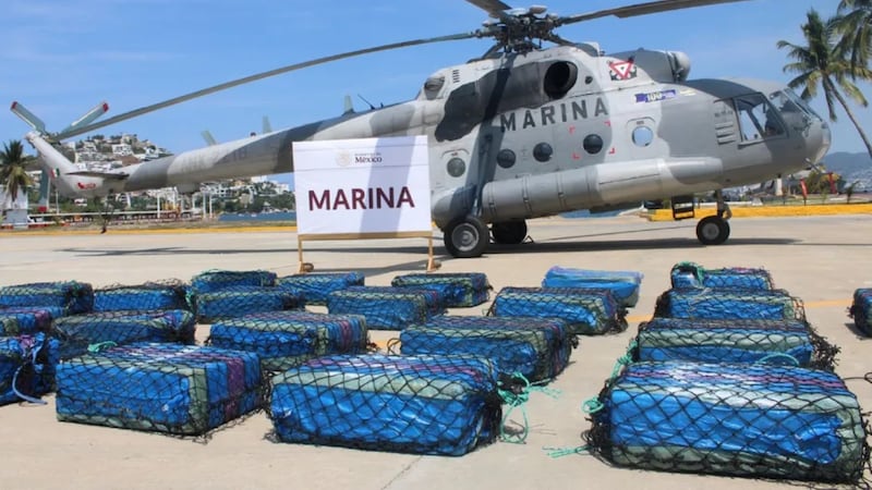 Marina asegura 26 bultos de cocaína en frente a las costas de Guerrero; hay 2 personas detenidas