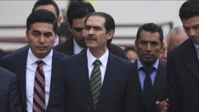 Guillermo Padrés se presentó ante las autoridades para desahogar las pruebas en su contra