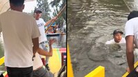 VIDEO: Remero de Xochimilco cae de trajinera... ¡Por estar ebrio!