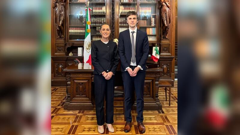Sheinbaum se reúne con el abogado de Pedro Castillo, expresidente de Perú, en Palacio Nacional