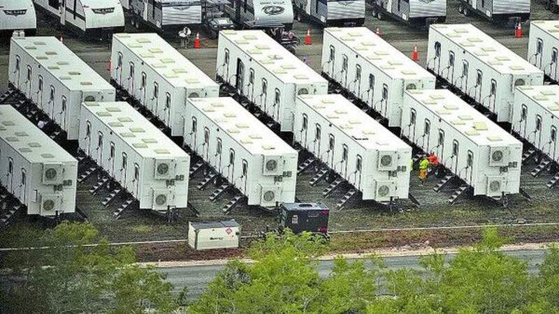 Trump plantea usar bases militares para detener migrantes; Pentágono aplaude propuesta