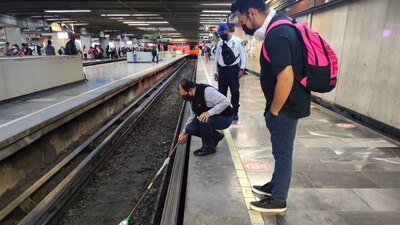 El rescate de artículos caídos a las vías implica cortes de corriente de entre 5 y 15 minutos, se informó.