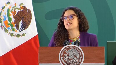 Luisa Alcalde dio un emotivo discurso a sus compañeras y funcionarias destacadas