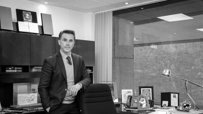 El diputado federal de Morena fue parte del show nudista 'Solo para mujeres'