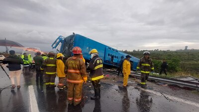Elementos de Protección Civil, Bomberos y paramédicos acudieron a la zona del incidente