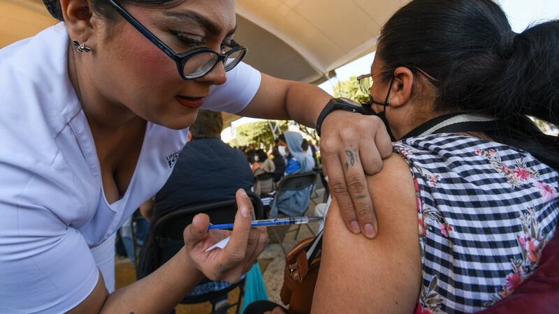 Cofepris aprueba la venta de la vacuna Pfizer contra el COVID-19