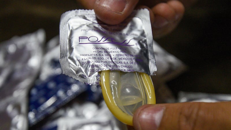 Hombre es condenado a un año de prisión por quitarse el condón si consentimiento