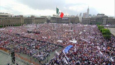 Ante miles de mexicanos, AMLO dio su discurso en el Zócalo