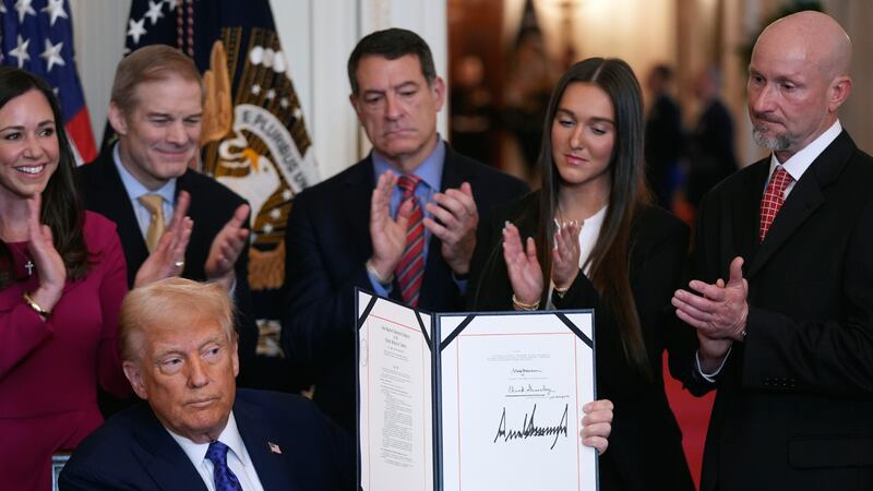 Trump firma iniciativa de Ley Laken Riley, te decimos de qué trata