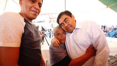 El precandidato al Gobierno de Puebla fue captado en una reunión para llevar personas a eventos de AMLO