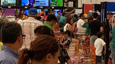 Los ciudadanos salieron desde días antes a hacer compras de pánico por el paso del huracán 'Beryl'