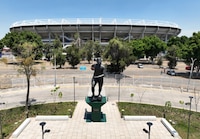 Inauguran enorme estatua de Pelé en Guadalajara previo al Mundial de Futbol 2026