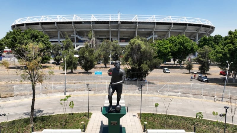 Inauguran enorme estatua de Pelé en Guadalajara previo al Mundial de Futbol 2026