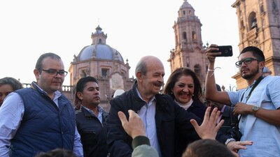 Rodrigo Vallejo (izquierda) y su padre, Fausto Vallejo, han enfrentado acusaciones por supuestos nexos con el narco