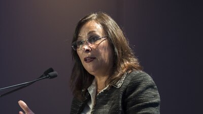 La funcionaria explicó que no tiene síntomas y que se encuentra bien y en aislamiento