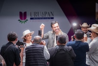Álvarez Máynez y Colosio arropan a Grecia Quiroz durante su informe en Uruapan