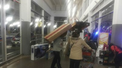 Una tienda en el municipio mexiquense Nicolás Romero fue saqueada por un grupo de personas