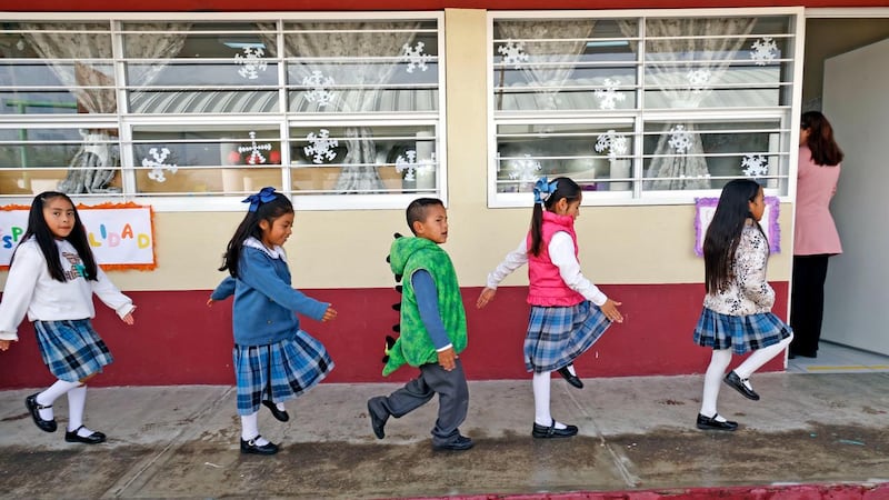 Recorte del ciclo escolar desata rechazo de padres de familia y ‘llueven’ críticas en redes sociales