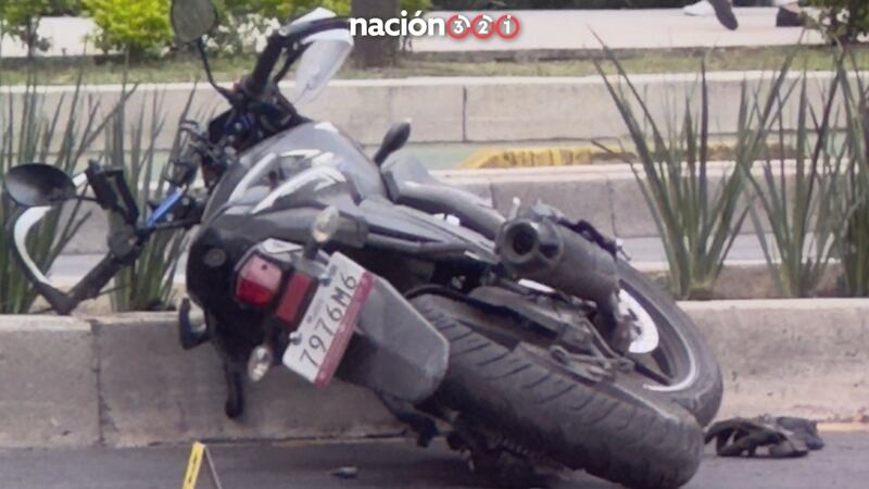Mujer muere tras derrape de moto en Reforma; tomaba un viaje solicitado por app