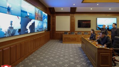 Kim Jong Un ve pruebas de misiles con su hija