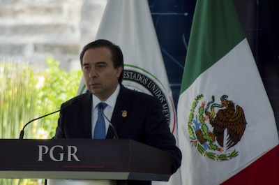 El funcionario estivo a cargo de la primera investigación sobre la desaparición de los normalistas de Ayotzinapa