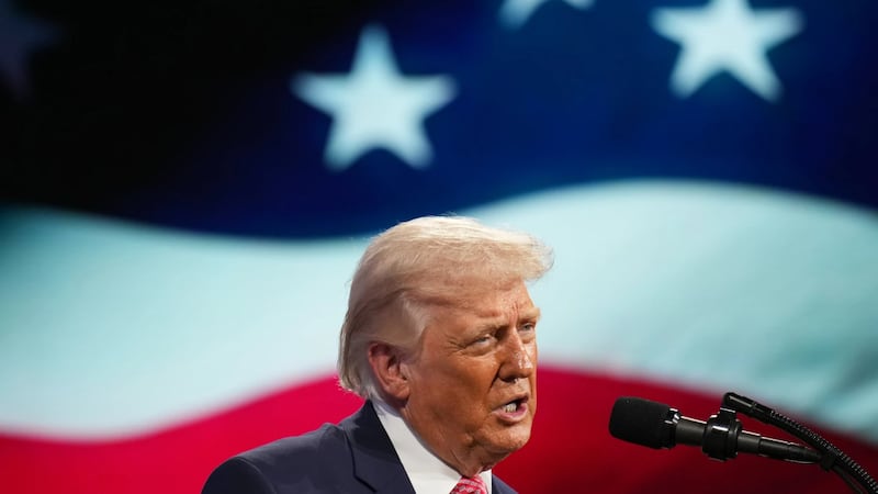 Trump sugiere que EU podría tomar el estrecho de Ormuz para “hacerse rico”