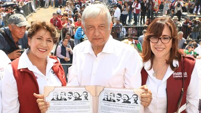 Delfina Gómez (izq), candidata al Edomex, y Yeidckol Polevnsky, secretaria General de Morena