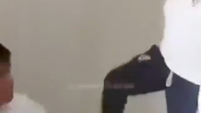 Video de alumno dando golpiza a compañero en escuela de Oaxaca desata indignación