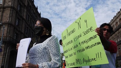 El 9 de septiembre de 2019, la saxofonista oaxaqueña sobrevivió a un ataque con ácido.