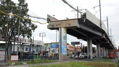 Decenas de personas murieron tras el colapso de la trabe
