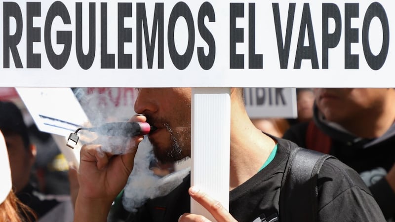 Diputados van por prohibir los vapeadores; habría penas de hasta 8 años de prisión